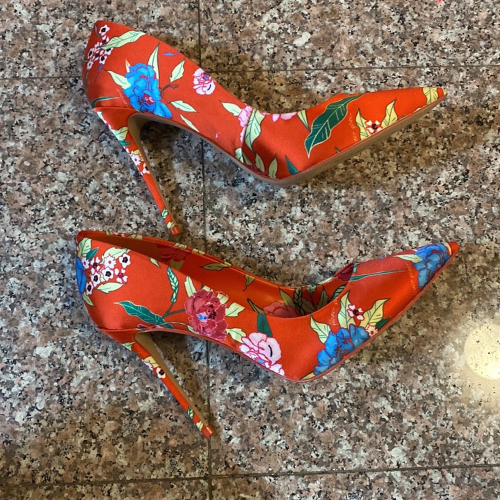 NEVER WORN Aldo Heels - Picture 5 of 5